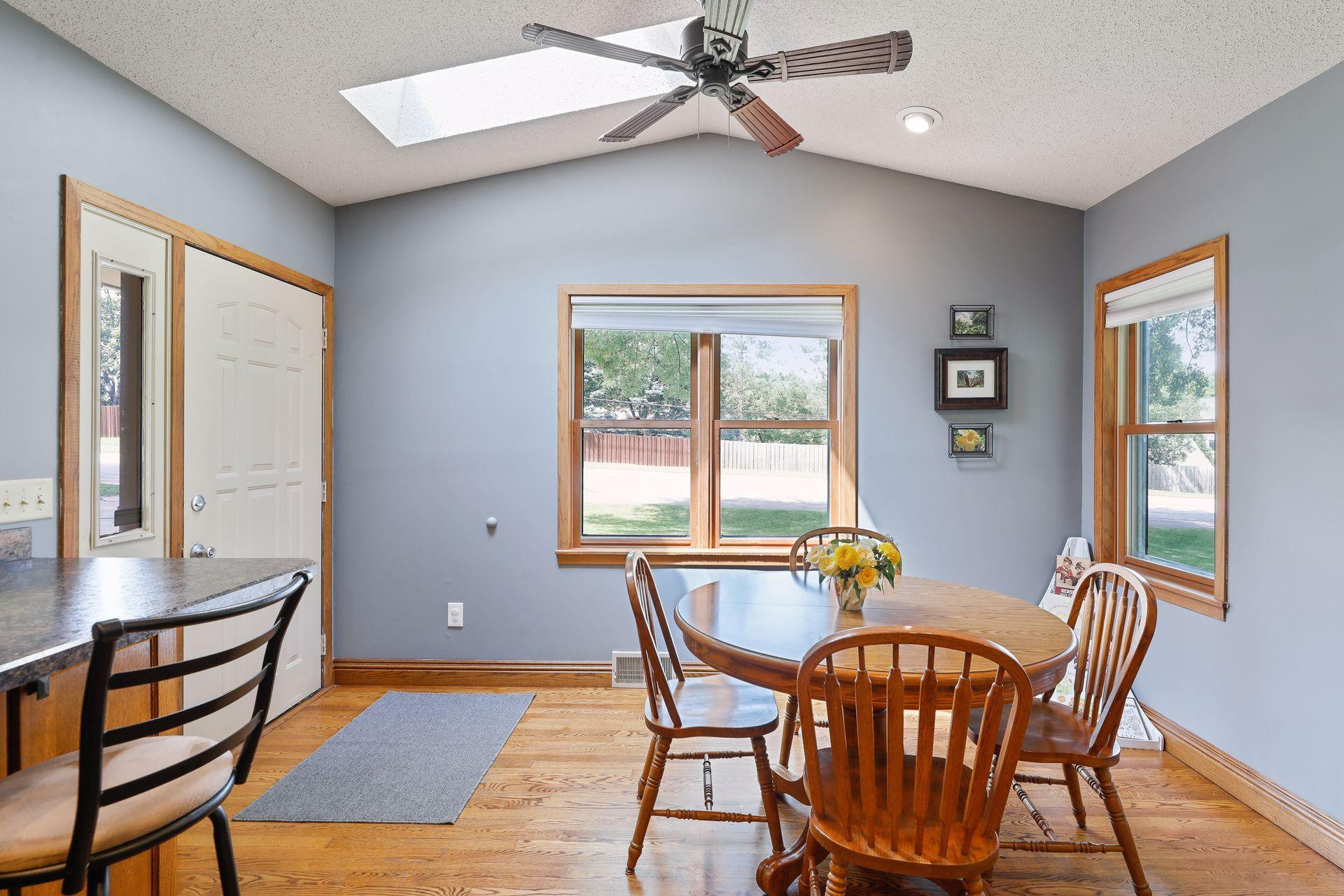 15601 Valley View Road, Eden Prairie, MN 55344 North Border Realty