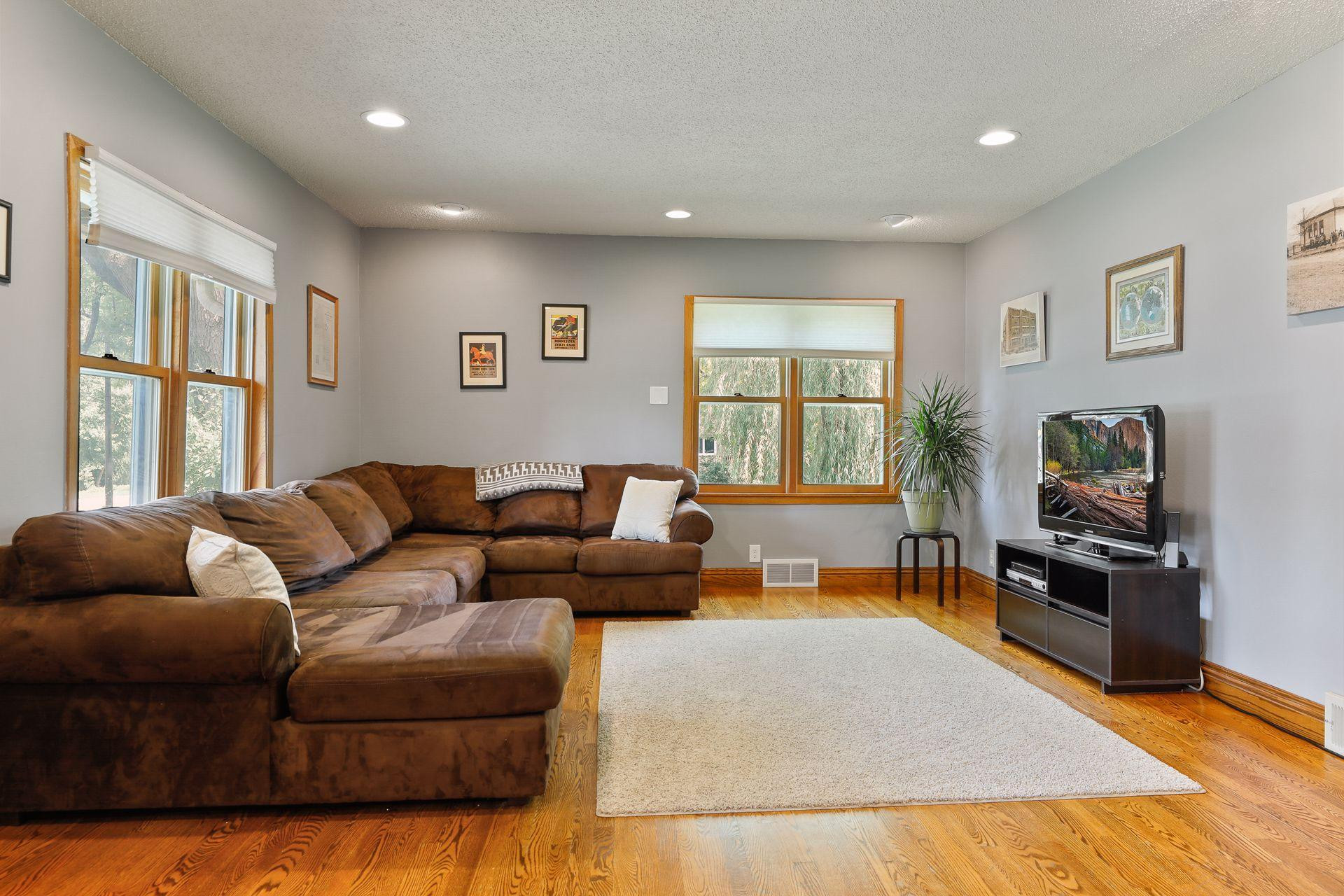 15601 Valley View Road, Eden Prairie, MN 55344 North Border Realty