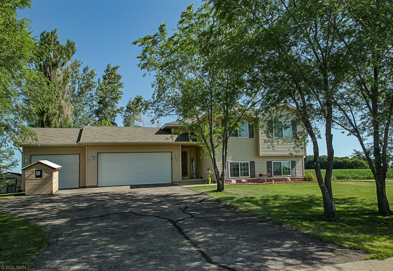 215 E Shamrock Drive, Green Isle, MN 55338 (MLS 5620626) CENTURY 21