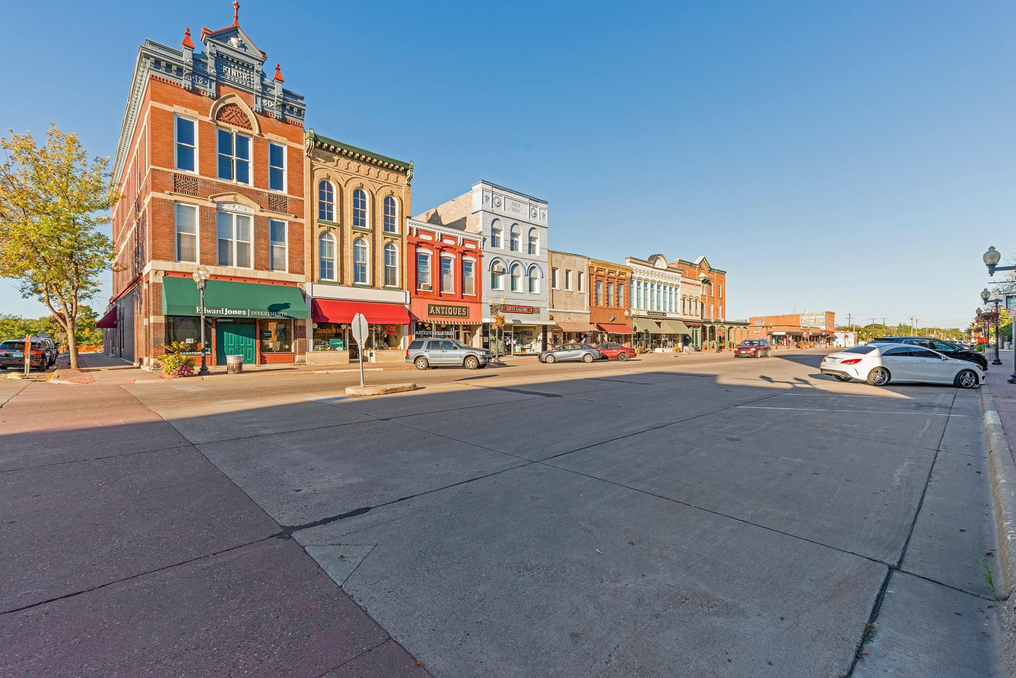 736 2nd Street W, Hastings, MN 55033 (MLS 5622376) CENTURY 21