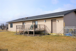 308 6th Avenue SW, Warroad, MN 56763