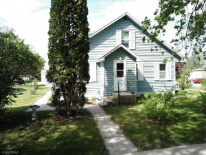 407 Mackenzie Street NE, Warroad, MN 56763