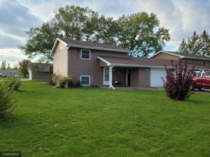 909 Spruce Avenue S, Thief River Falls, MN 56701