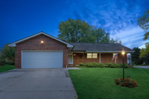 Photo for 765 Sibley Drive, Northfield, MN 55057 - Listing #6110010 Welcome to this Ray Cox custom-built home with full brick surround, shake roof with gutters on an impeccable third acre lot with mature trees in the back.