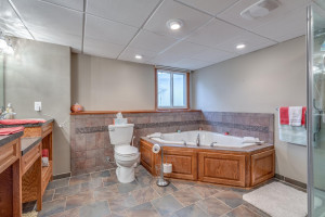 Photo for 12091 Flamingo Street NW, Coon Rapids, MN 55448 - Listing #6117908 Spacious jet tub perfect for relaxing after a long day.