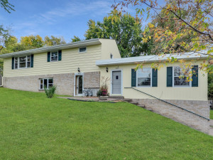 Photo for 3150 Lake Shore Boulevard, Wayzata, MN 55391 - Listing #6117670 3150 Lake Shore Boulevard, Wayzata, MN 55391