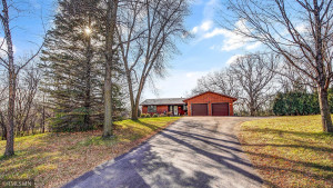Photo for 2024 Eaglewood Circle, Shakopee, MN 55379 - Listing #6129537 2024 Eaglewood Circle, Shakopee, MN 55379