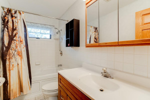 Photo for 16755 Mankato Street NE, Ham Lake, MN 55304 - Listing #6124165 Upper level full bathroom with jacuzzi soaking tub.