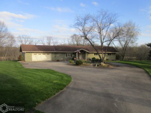 Photo for 904 S Suncrest Drive, Fairfield, IA 52556 - Listing #6185017 904 S Suncrest Drive, Fairfield, IA 52556