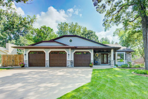 Beautiful 4 bedroom 4 bathroom home in Coon Rapids!