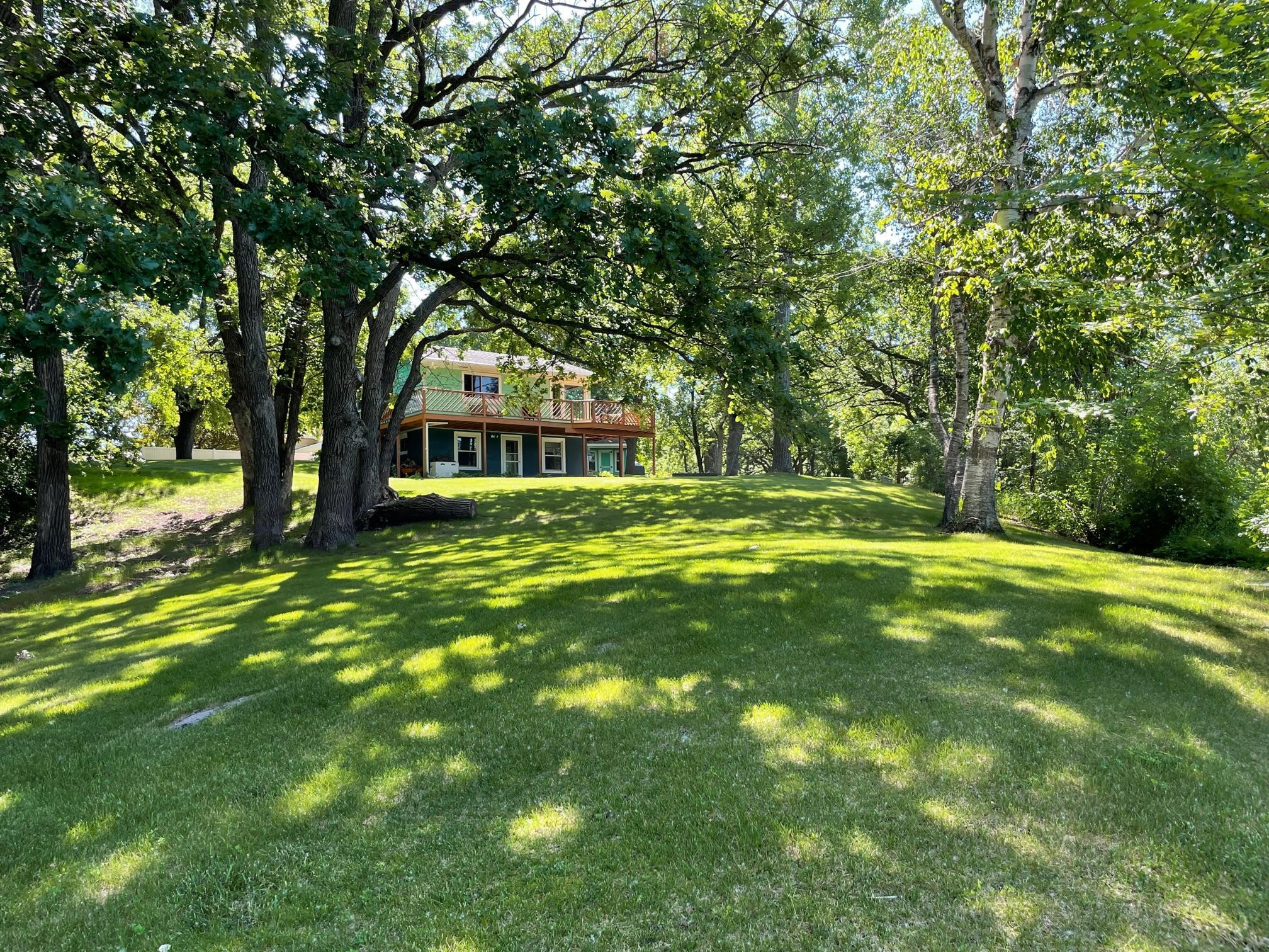 3-Beautiful park-like yard (1).JPG