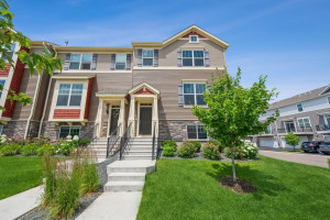 8199 Central Park Way N, Maple Grove, MN 55369