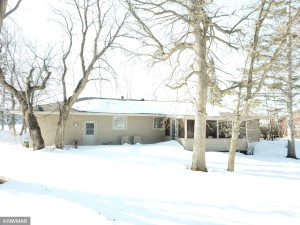 203 Lincoln Street SE, Warroad, MN 56763