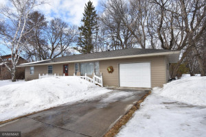 203 Lincoln Street SE, Warroad, MN 56763