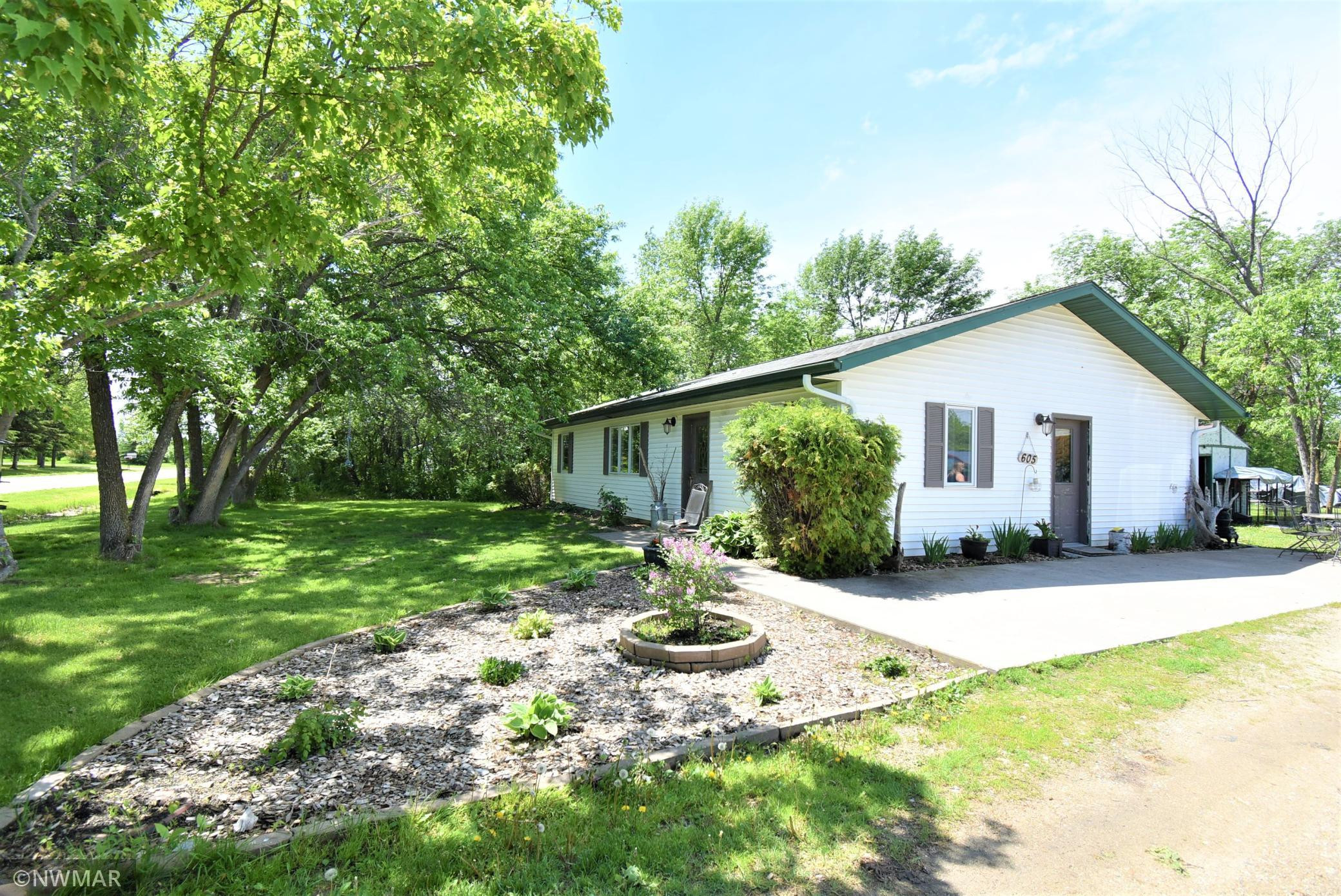 605 2nd Street SE, Baudette, MN 56623 (MLS 6220583) Pahlen Realty