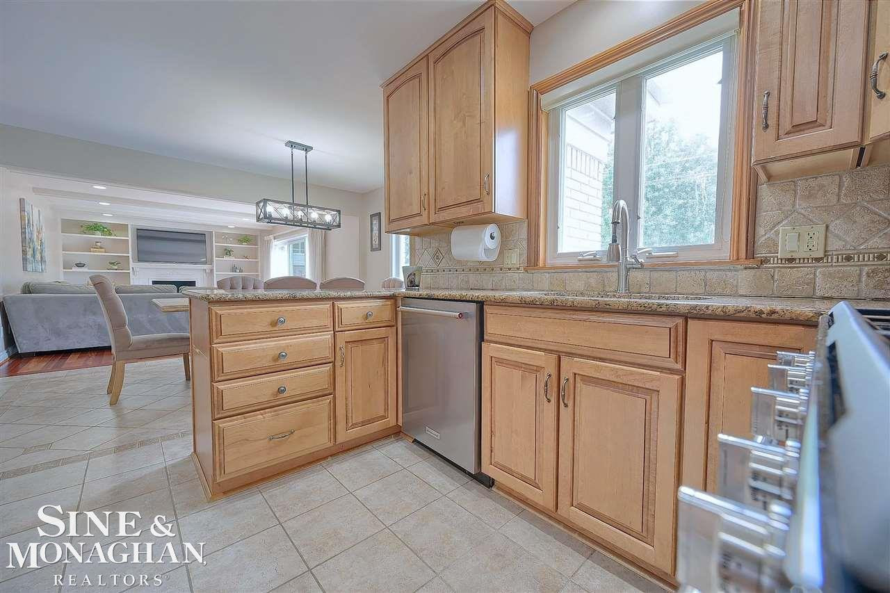 559 Briarcliff, Grosse Pointe Woods, MI 48236 — Photo 9