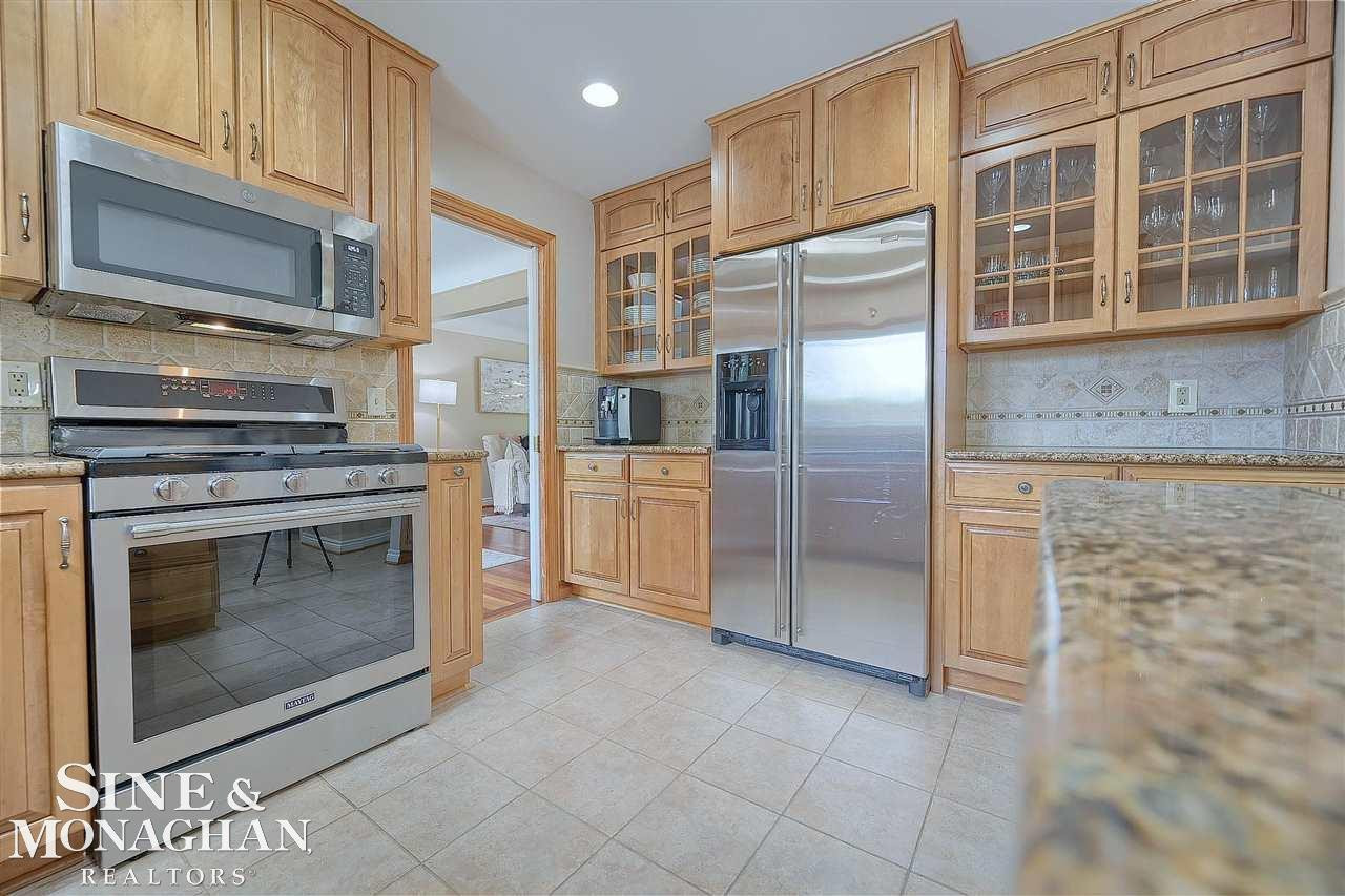 559 Briarcliff, Grosse Pointe Woods, MI 48236 — Photo 10