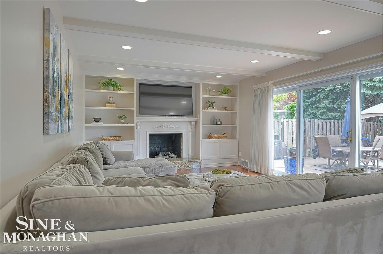 559 Briarcliff, Grosse Pointe Woods, MI 48236 — Photo 13