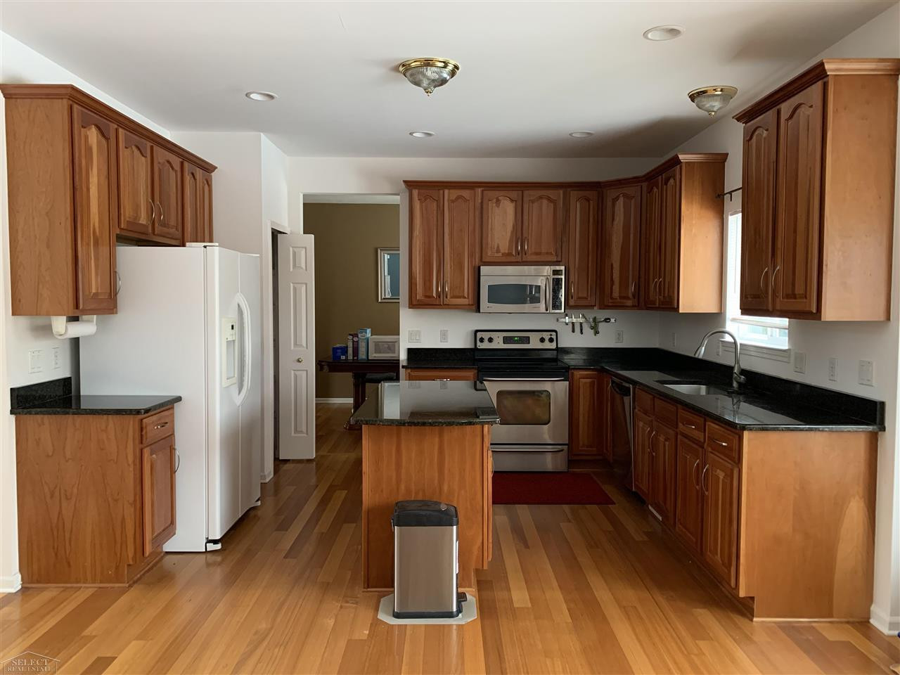 61 W Tacoma, Troy, MI 48084 — Photo 2
