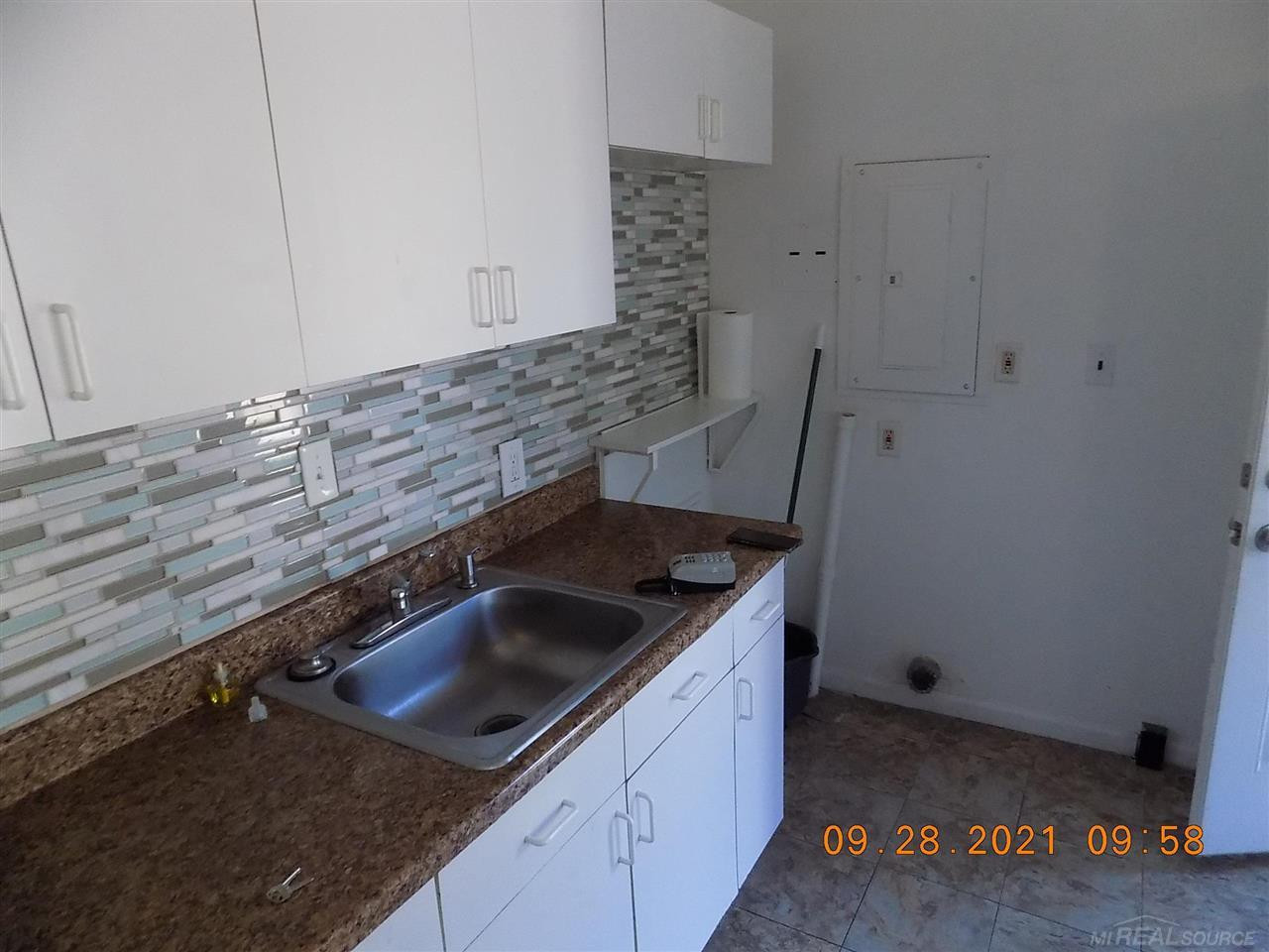 4402 Culver, MI 48125 — Photo 3