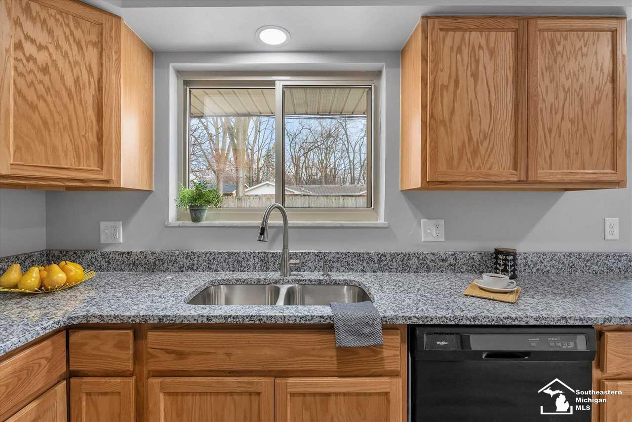 6962 N Ridgewood, Lambertville, MI 48144 — Photo 16