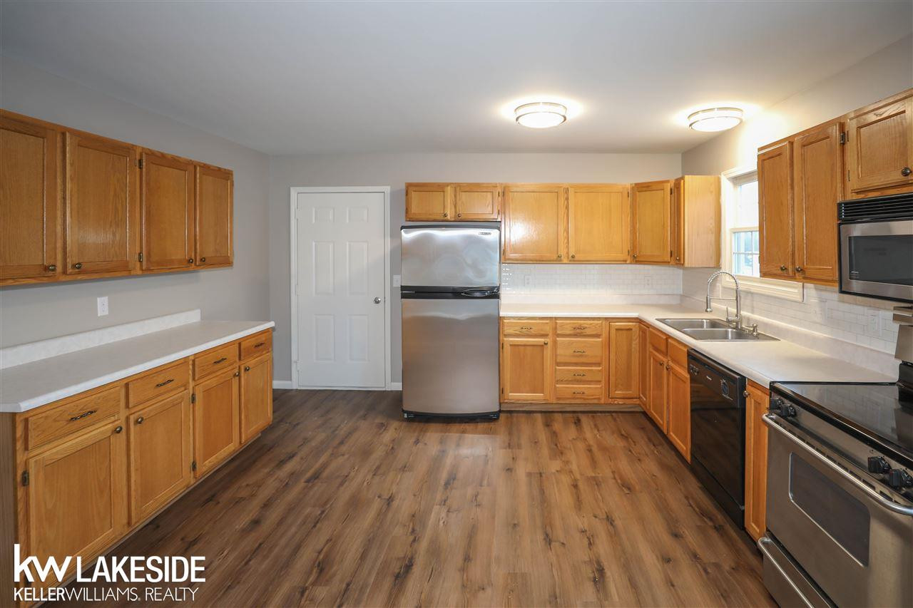 794 Cove Rd, Wales, MI — Photo 8