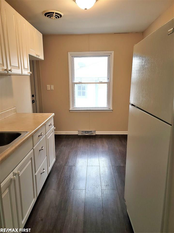 520 E Rowland Ave, Madison Heights, MI 48071 — Photo 6