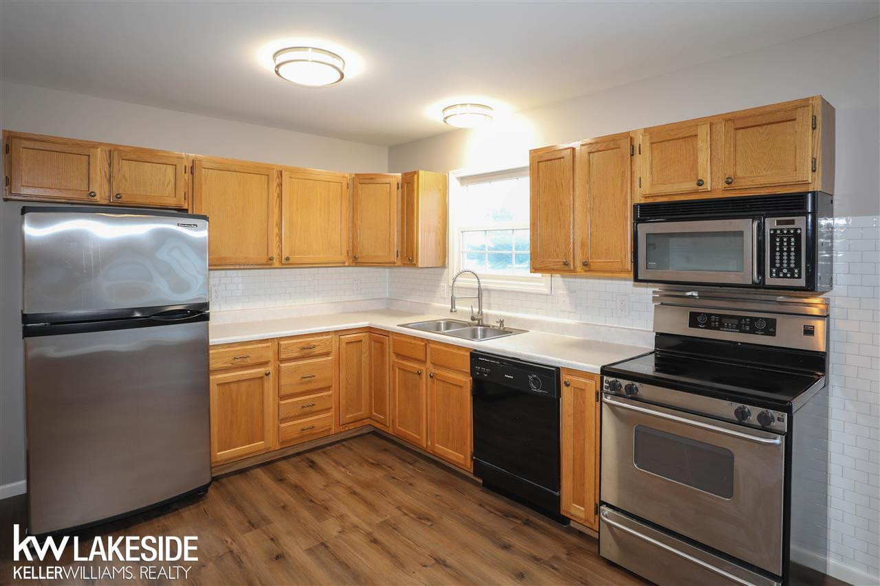 794 Cove Rd, Wales, MI — Photo 9