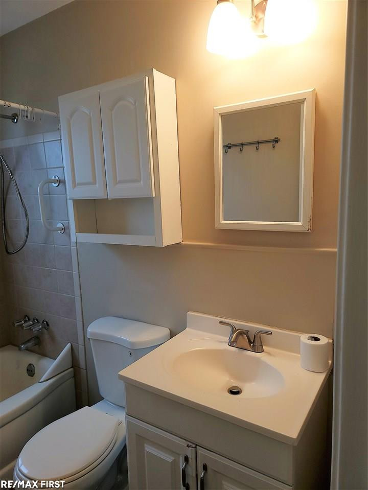 520 E Rowland Ave, Madison Heights, MI 48071 — Photo 9