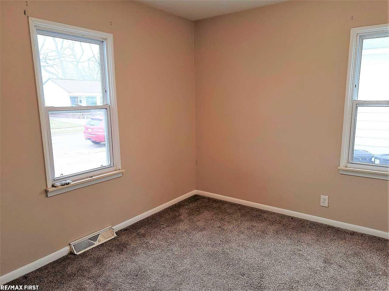 520 E Rowland Ave, Madison Heights, MI 48071 — Photo 10
