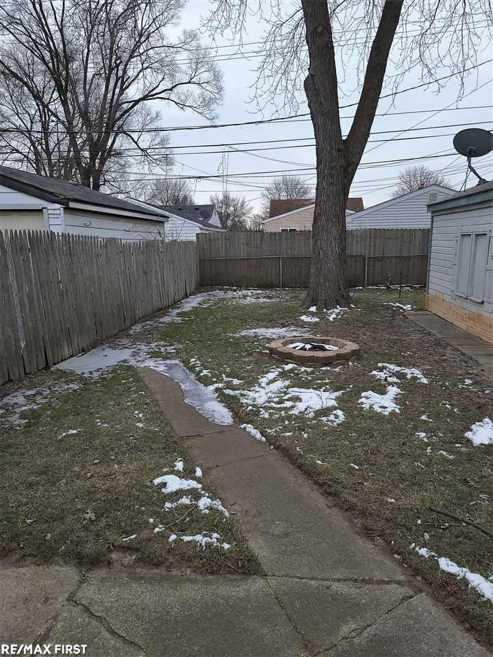 520 E Rowland Ave, Madison Heights, MI 48071 — Photo 13