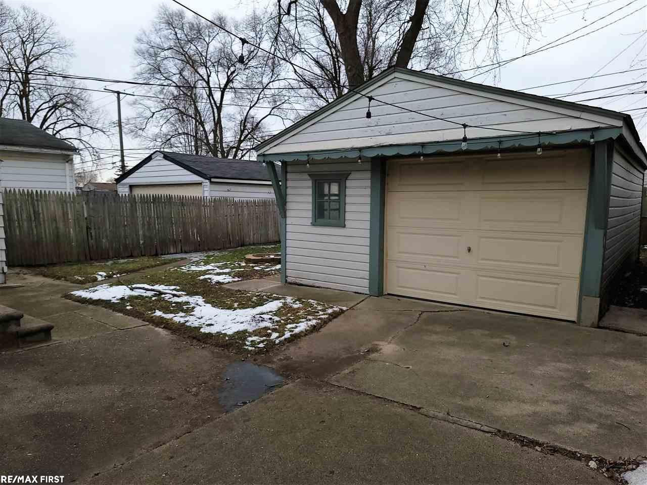 520 E Rowland Ave, Madison Heights, MI 48071 — Photo 14
