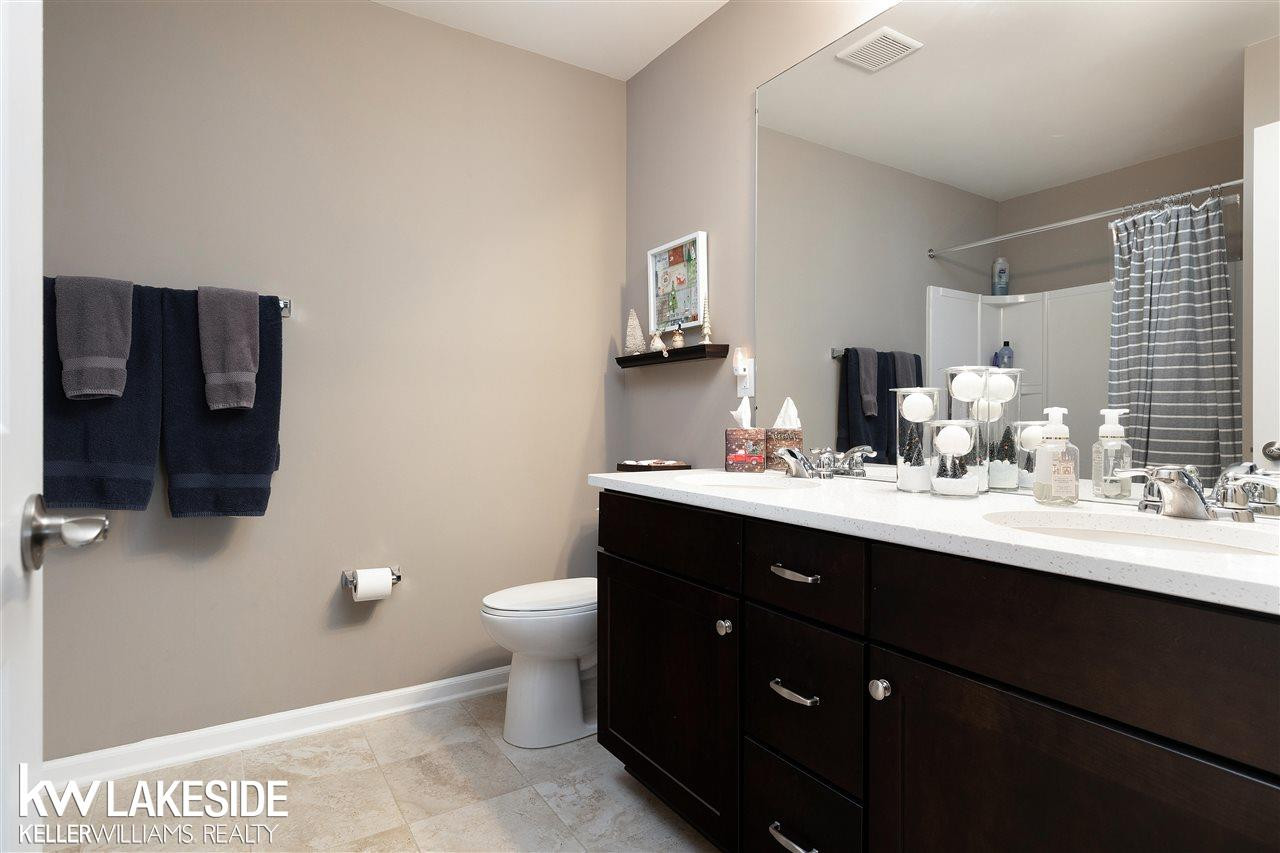 49537 Malten Dr, Macomb, MI 48044 — Photo 34