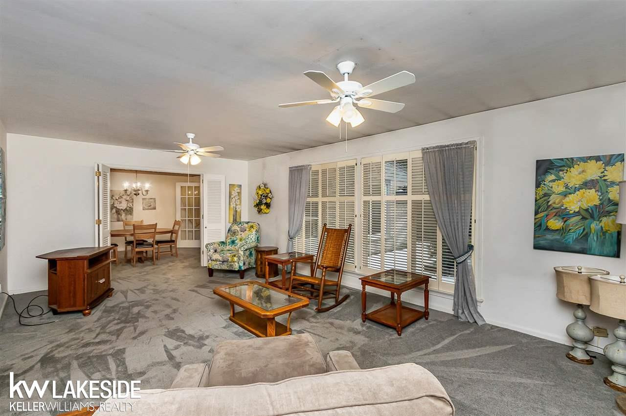 4494 Burnley Dr, MI 48304 — Photo 3