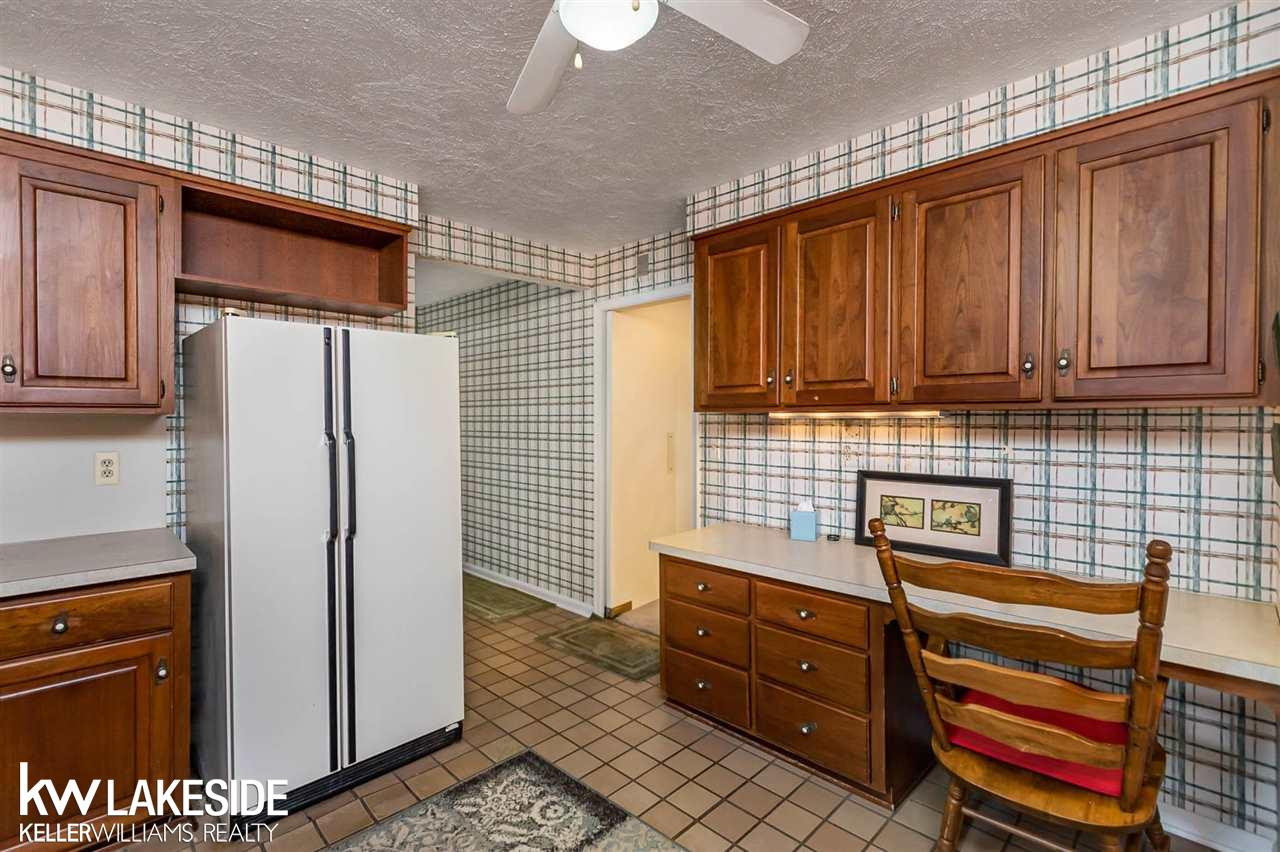 4494 Burnley Dr, MI 48304 — Photo 11