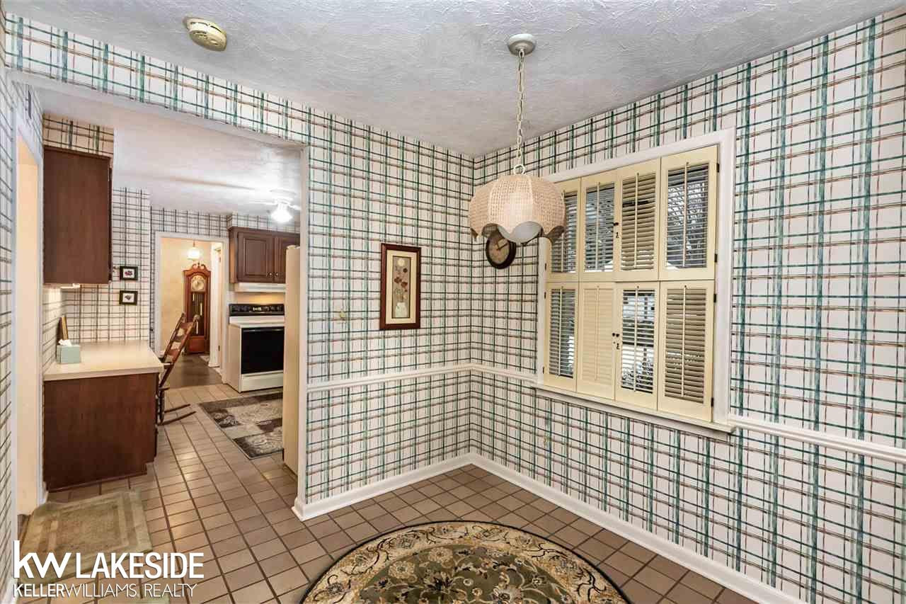 4494 Burnley Dr, MI 48304 — Photo 13