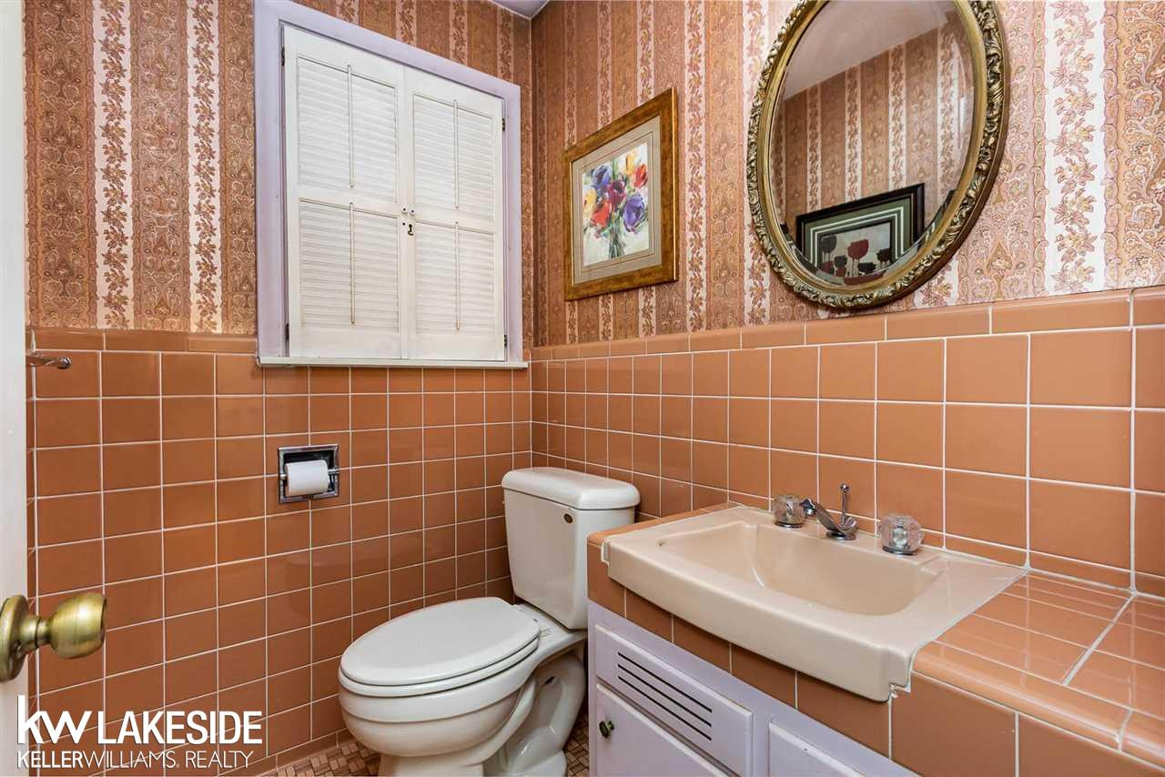 4494 Burnley Dr, MI 48304 — Photo 14