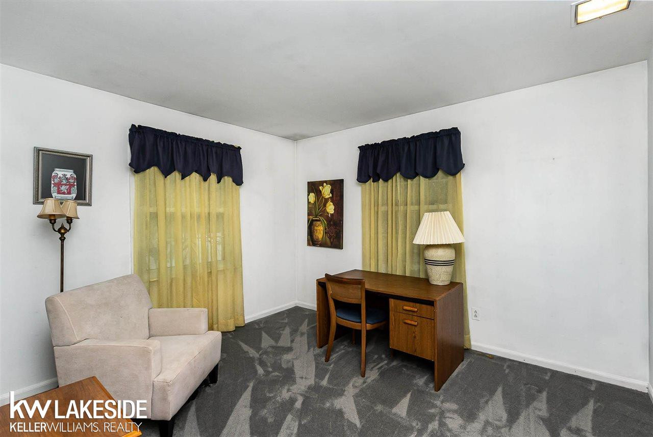 4494 Burnley Dr, MI 48304 — Photo 15