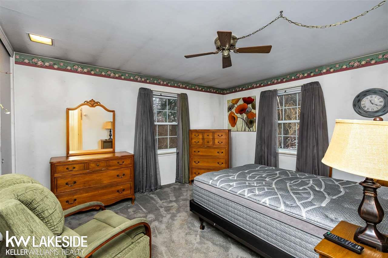 4494 Burnley Dr, MI 48304 — Photo 16