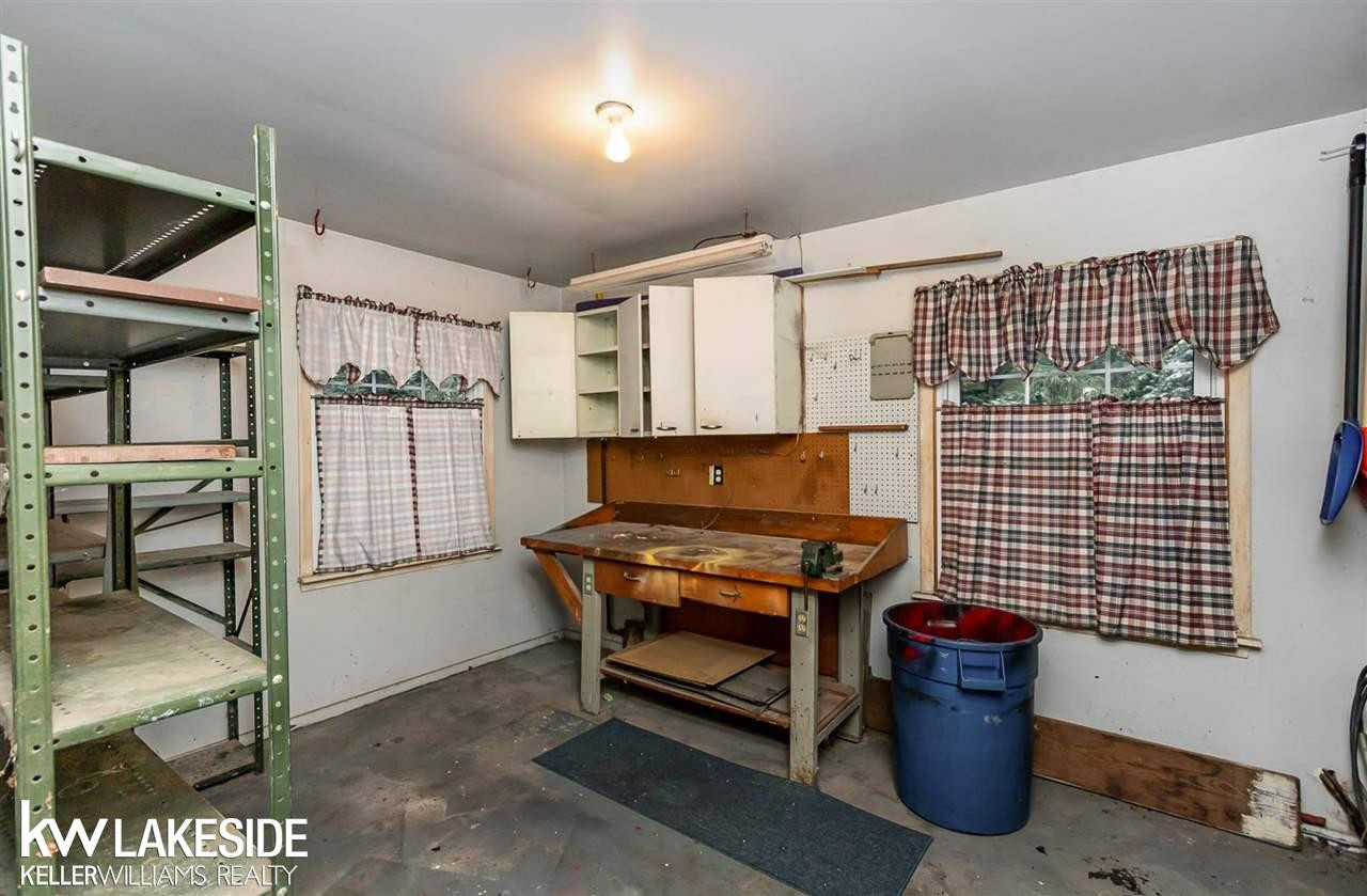4494 Burnley Dr, MI 48304 — Photo 20