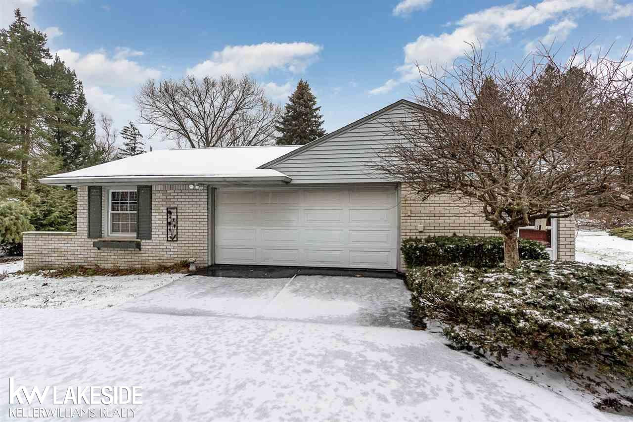 4494 Burnley Dr, MI 48304 — Photo 23