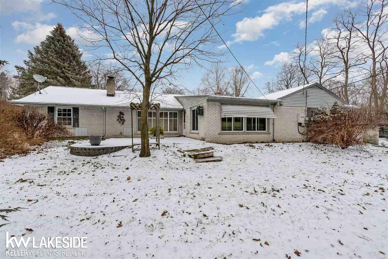 4494 Burnley Dr, MI 48304 — Photo 24