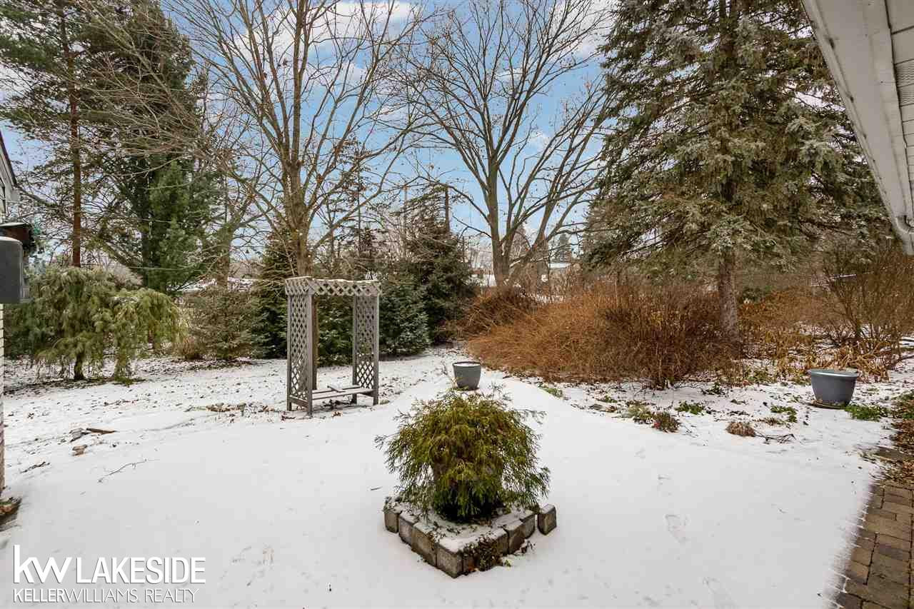 4494 Burnley Dr, MI 48304 — Photo 27