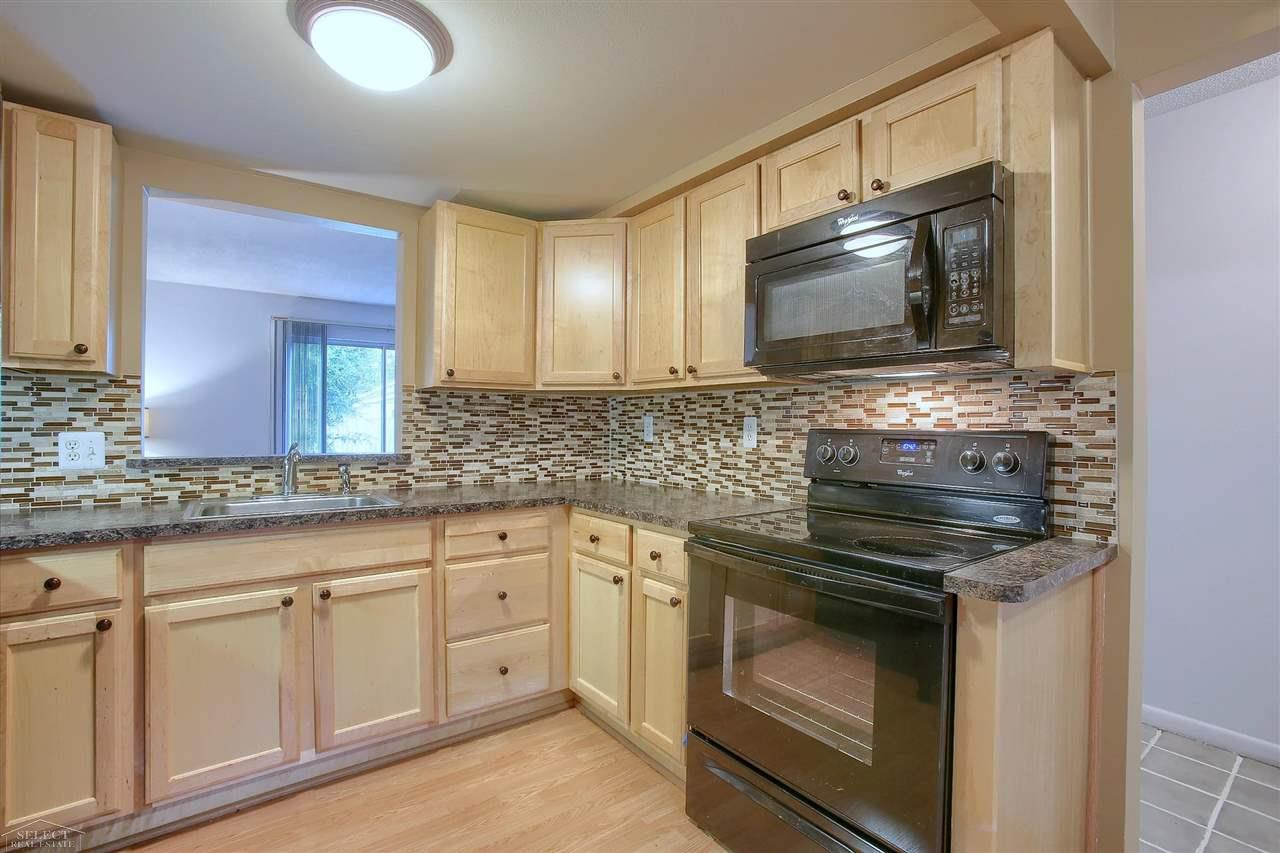 39746 Manor Dr, MI — Photo 8
