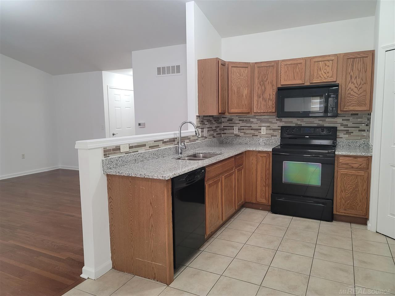 7223 N Central Park, Shelby Twp, MI 48317 — Photo 5
