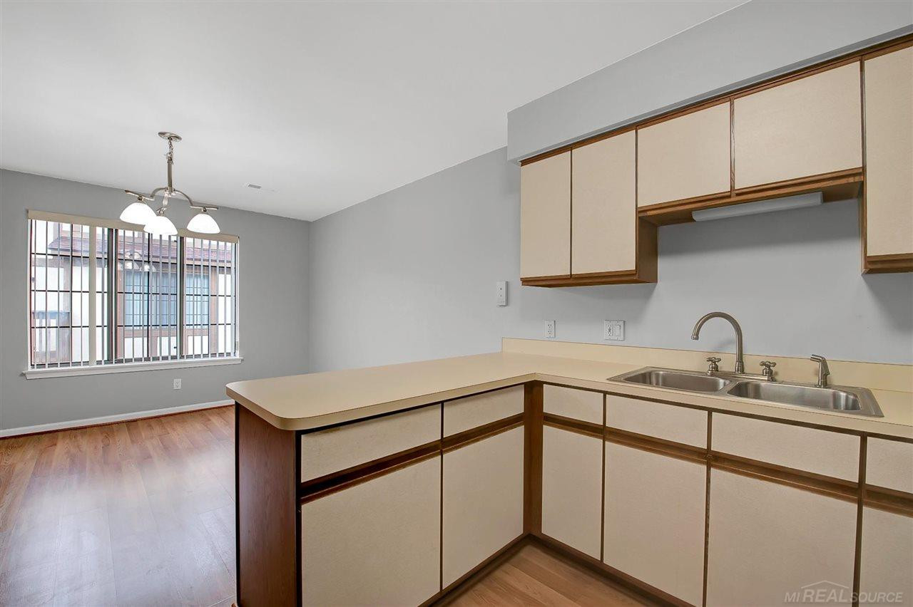 814 Country Club Dr, Saint Clair Shores, MI 48082 — Photo 10