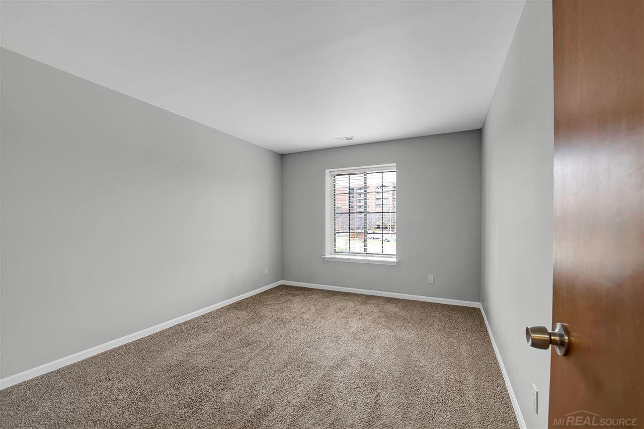 814 Country Club Dr, Saint Clair Shores, MI 48082 — Photo 12