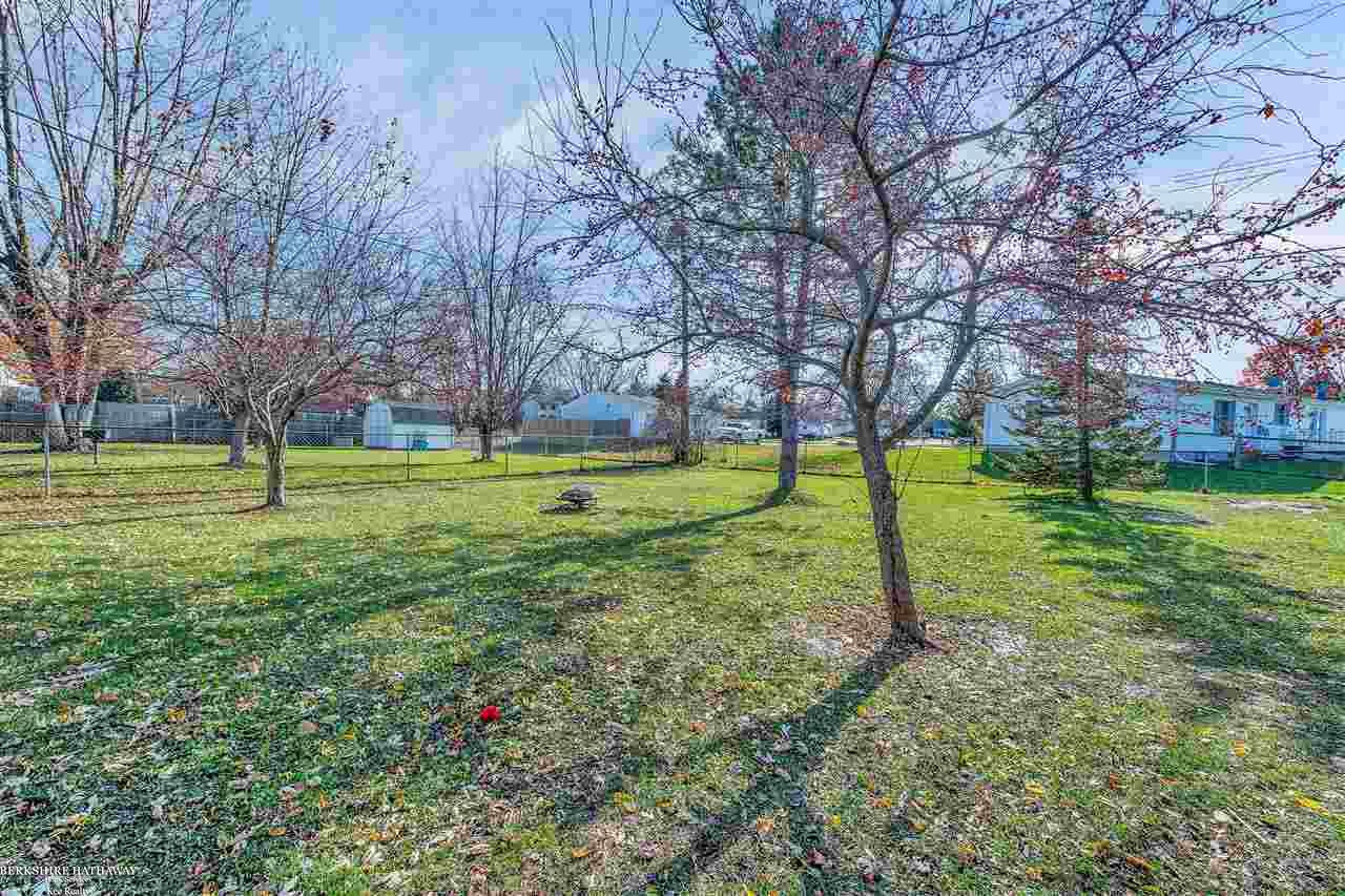 4083 Violet, MI 48079 — Photo 24