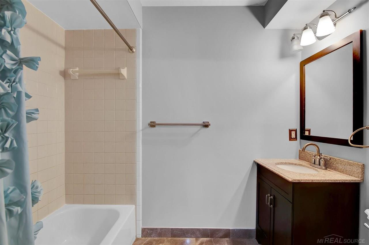 814 Country Club Dr, Saint Clair Shores, MI 48082 — Photo 19