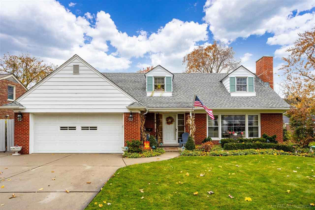 70 Hampton Rd, Grosse Pointe Shores, MI 48236 — front exterior